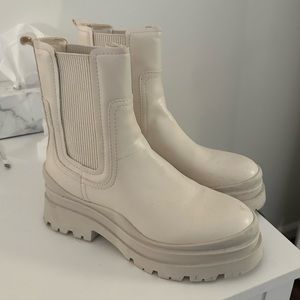 Women’s Size 8 Boots